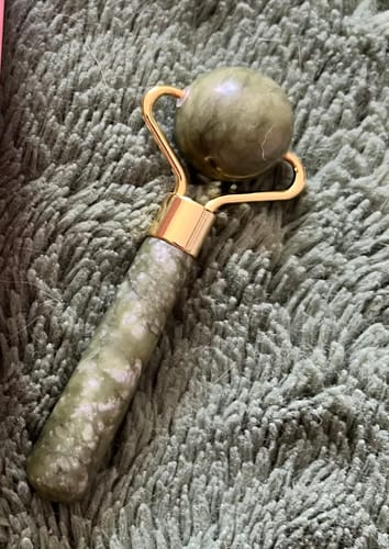 Customer photo review of Roller massant pour le visage à la pierre de jade