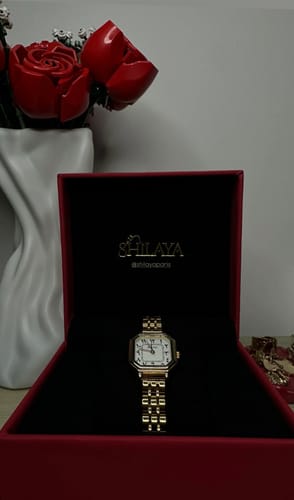 Customer photo review of LA PRÉCIEUSE MONTRE DORÉ AVEC CHIFFRES ARABES
