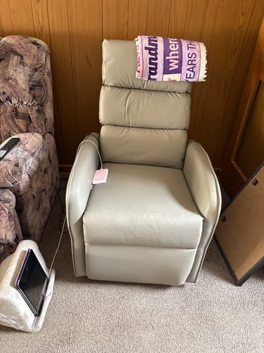 Customer photo review of H&G Massage Recliner