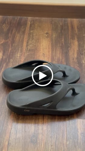 Customer video review of Oofos Ooriginal Sandal Unisex Black