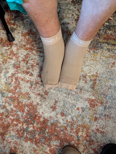 Customer photo review of Beltwell® - Plus-Size Foot & Ankle Compression Socks For Swelling (2 pairs)