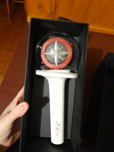 Customer photo review of Stray Kids - OFFICIAL LIGHT STICK VER.2
