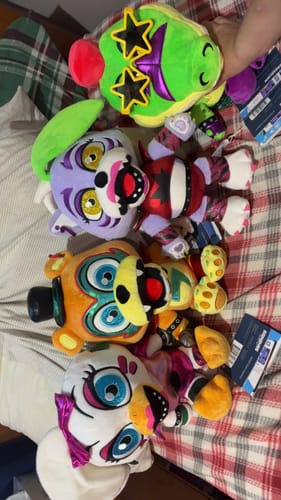 Customer photo review of Five Nights at Freddy's - Glamrock Freddy Collector's Plush