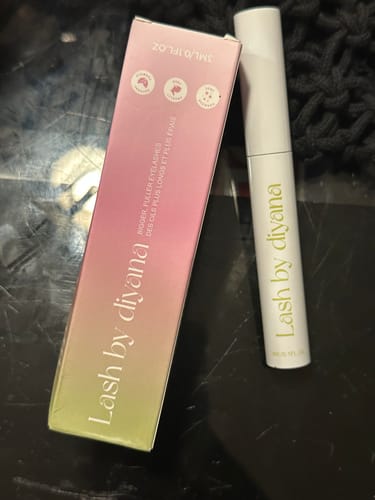Customer photo review of Sérum pour croissance de cils - Des cils plus longs et plus épais naturellement !