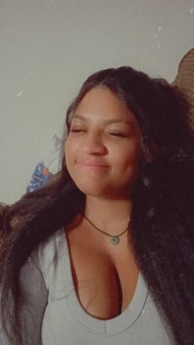 Customer photo review of CurlyMe Pre-bleached Kinky Straight Hair Wear Go Glueless Wig 7x5 Pre-cut HD Lace Pre-plucked