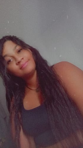 Customer photo review of CurlyMe Pre-bleached Kinky Straight Hair Wear Go Glueless Wig 7x5 Pre-cut HD Lace Pre-plucked