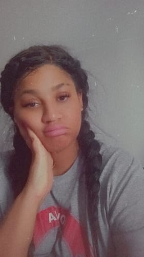 Customer photo review of CurlyMe Pre-bleached Kinky Straight Hair Wear Go Glueless Wig 7x5 Pre-cut HD Lace Pre-plucked