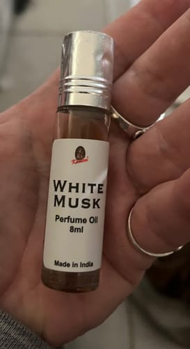 Customer photo review of White Musk Kamini Perfume Roll On Oil 8ml