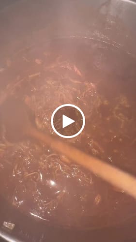 Videorecensie van een klant over Birria Bomb