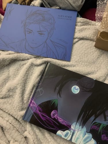 Customer photo review of Alien Stage Official Artbook (Free Shipping)
