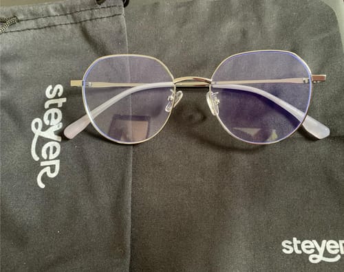 Customer photo review of Óculos Neo Prata I Anti Luz Azul