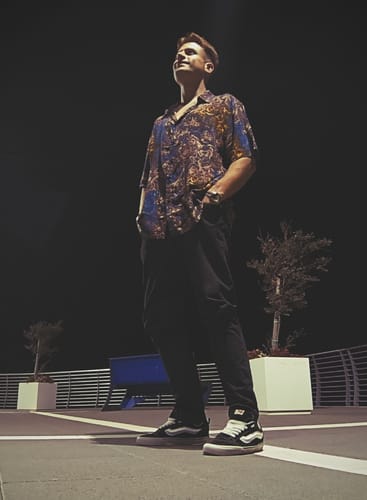 Customer photo review of Chemise de villégiature à manches courtes pour homme, motif floral rétro, 100 % rayonne