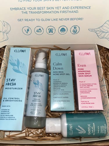 Customer photo review of Stay Fresh Moisturizer Controls Oil and Brightens