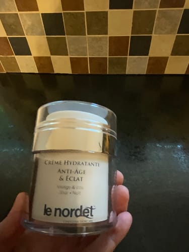 Customer photo review of Crème Hydratante Anti-Âge et Éclat (50ml)