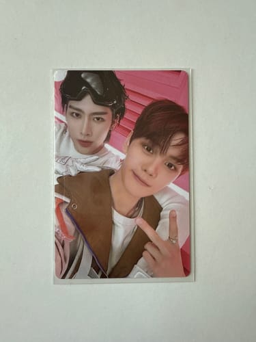 Customer photo review of PREMIUM PHOTOCARD SLEEVES - PURPLE VERSION (57x88MM)