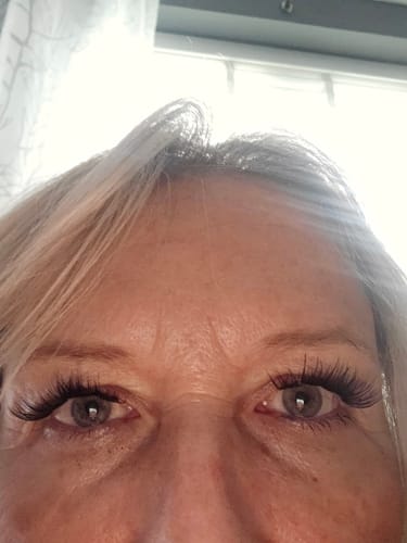 Customer photo review of FEATHER Self-adhesive Cluster Lashes