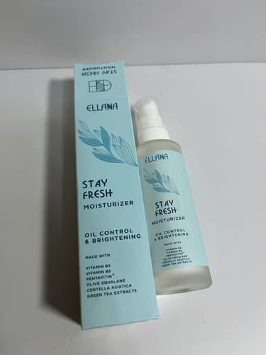 Customer photo review of Stay Fresh Moisturizer Controls Oil and Brightens