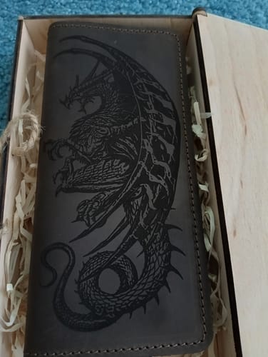 Customer photo review of Чоловіче шкіряне портмоне з гравіюванням "Дракон"