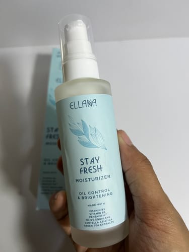 Customer photo review of Stay Fresh Moisturizer Controls Oil and Brightens