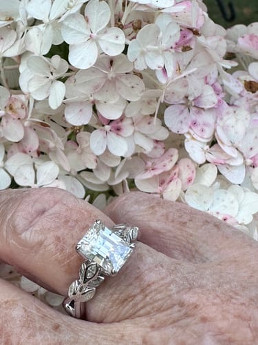 Customer photo review of Doveggs Pixel Cut Tryout loose moissanite/colored gem stone