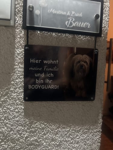 Customer photo review of Hunde-Türschild personalisiert mit Foto & Text (UV- und wetterfest)