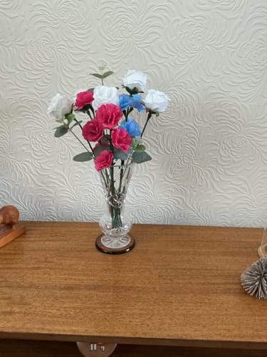Customer photo review of Royal Roses Forever Flowerz - approx 60 - White