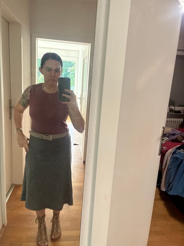 Customer photo review of Marilyn Flowy Midi Skirt - Graphite Heather