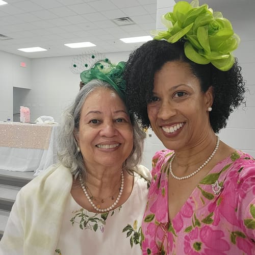 Customer photo review of Tropical Oasis Anti-Humidity Firm Hold Hair Gel