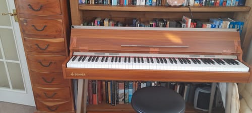 Customer photo review of Donner DDP-80 PLUS Wooden Style 88 Key Weighted Digital Piano with Piano Lid, Stand and 3 Pedal