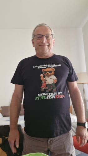 Customer photo review of MEINE FRAU IST ITALIENERIN | Premium Shirt Unisex