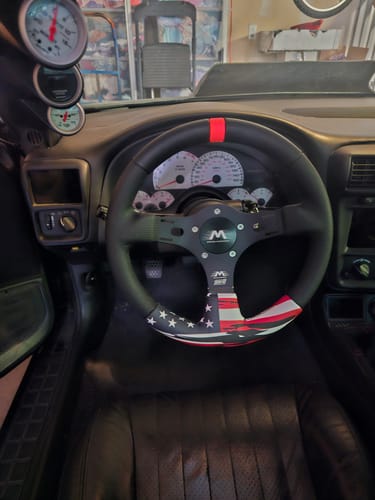 Christina S. review of Motion GM/Ford Bolt-On SFI Steering Quick Release Hub 5/6 Bolt Pattern 15-270 image 1 out of 2