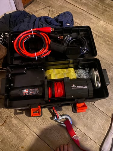 Customer photo review of Trojan 4,000lb 12v Portable Utility Winch - Synthetic Rope