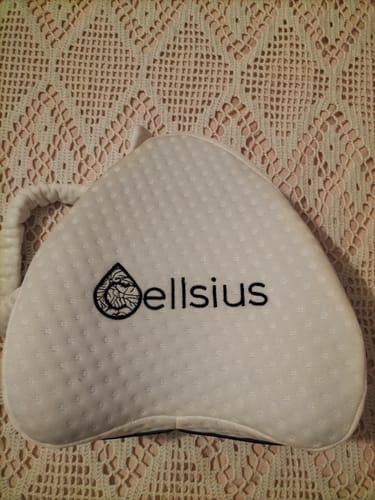 Avis photo d'un client sur Coussin Orthopédique Genoux Cellsius - Le secret d'un sommeil sans douleur