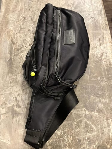 J. H. review of New Era Black 3L Nylon Explorer Waist Bag image 1 out of 1