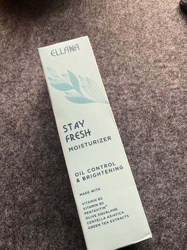 Customer photo review of Stay Fresh Moisturizer Controls Oil and Brightens