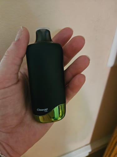 Customer photo review of Kiwi Strawberry CBD Vape Pen