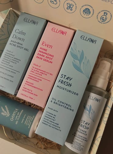 Customer photo review of Stay Fresh Moisturizer Controls Oil and Brightens