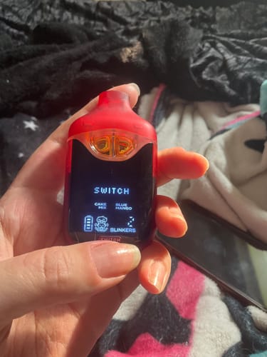 Customer photo review of Cake Mix & Blue Mango - Boutiq Swicth V4 THCA Disposable 2G