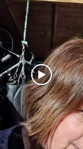 Reseña con vídeo de un cliente sobre Tinte 100% Natural Hamsa Herbal (Tono Castaño Claro)
