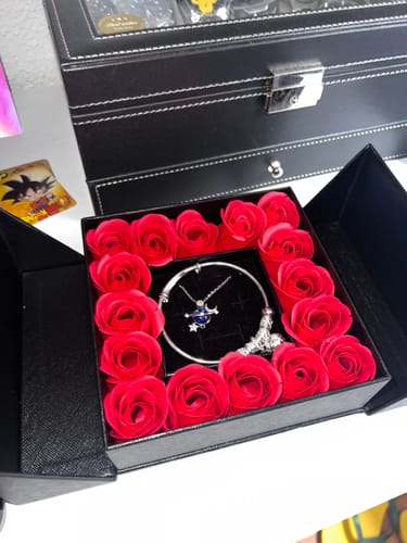 Customer photo review of 🌹16 Rosas Eternas Saturno Delux™🌠