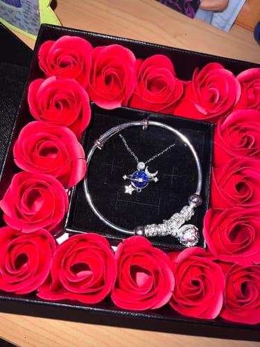 Customer photo review of 🌹16 Rosas Eternas Saturno Delux™🌠