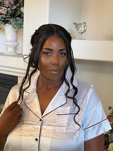 Customer photo review of CurlyMe Pre-bleached Body Wave Hair Wear Go Glueless Wig 7x5 Pre-cut HD Lace Pre-plucked