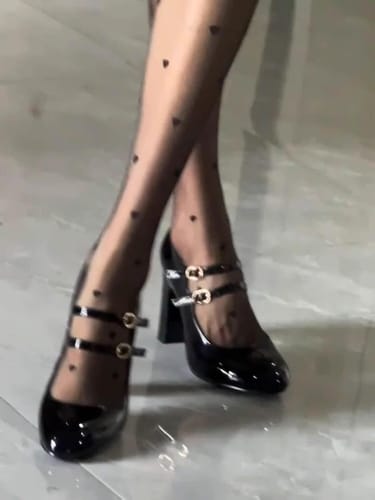 Customer photo review of Black round-toed Mary Jane leather shoes