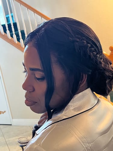 Customer photo review of CurlyMe Pre-bleached Body Wave Hair Wear Go Glueless Wig 7x5 Pre-cut HD Lace Pre-plucked