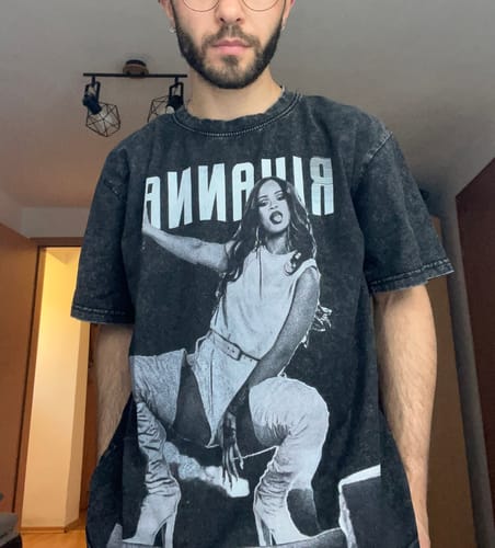 Dawid D. review of Rihanna Print Round Neck T-shirt image 1 out of 1