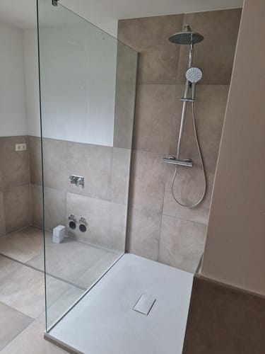 Customer photo review of SONNI Walk In/ Begehbare Dusche Duschabtrennung Duschwand Nano Klarglas Glasstärke 8mm Breite 70-120cm