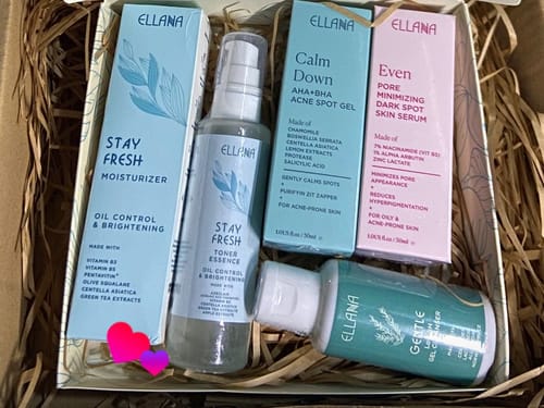 Customer photo review of Stay Fresh Moisturizer Controls Oil and Brightens