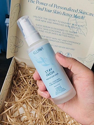 Customer photo review of Stay Fresh Moisturizer Controls Oil and Brightens