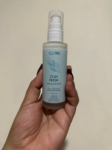 Customer photo review of Stay Fresh Moisturizer Controls Oil and Brightens