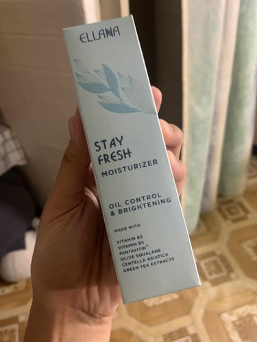 Customer photo review of Stay Fresh Moisturizer Controls Oil and Brightens